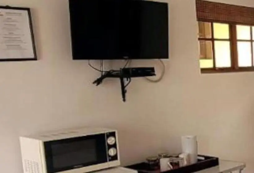 Standard Neljän Hengen Huone, Molopo Naledi Guest Lodge