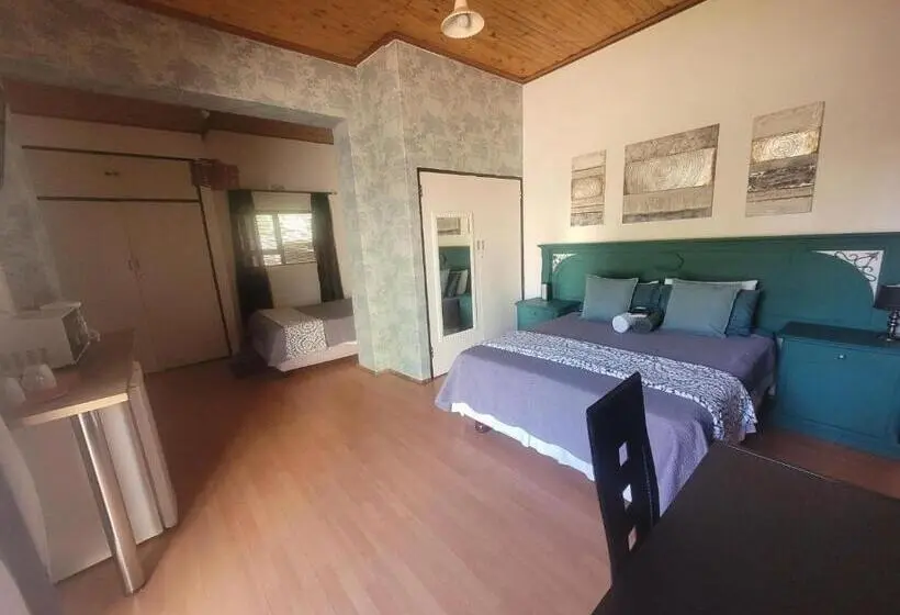 Standard Neljän Hengen Huone, Molopo Naledi Guest Lodge