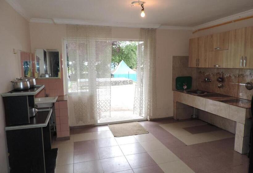 Economy Triple Room, Ok House!