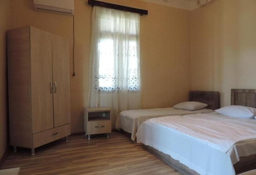 اتاق خانوادگی با چشم‌انداز دریا, Ok House!