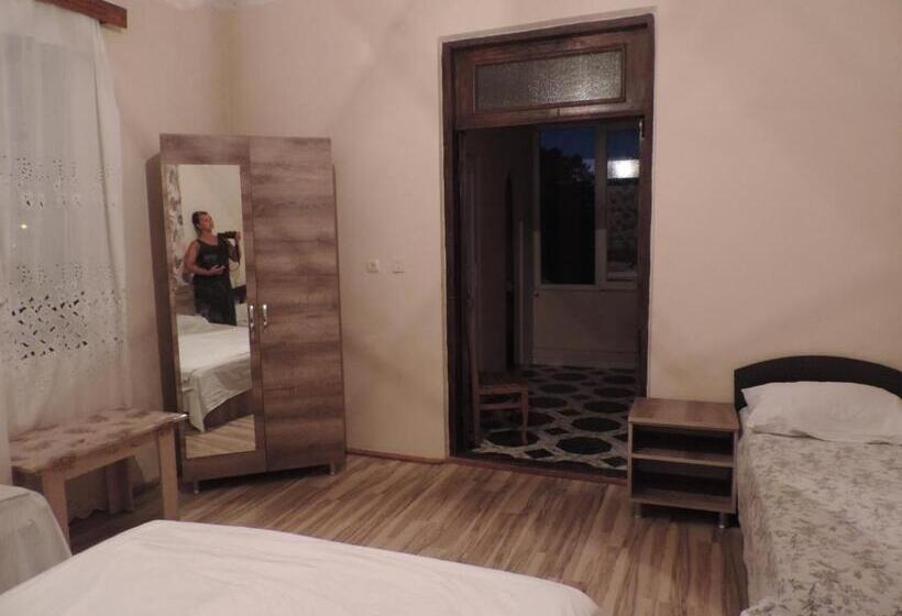 اتاق خانوادگی با چشم‌انداز دریا, Ok House!