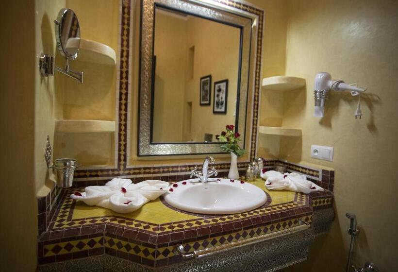 デラックスルーム, Riad Almisk