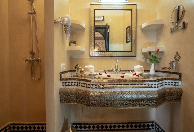 スタンダードルーム, Riad Almisk