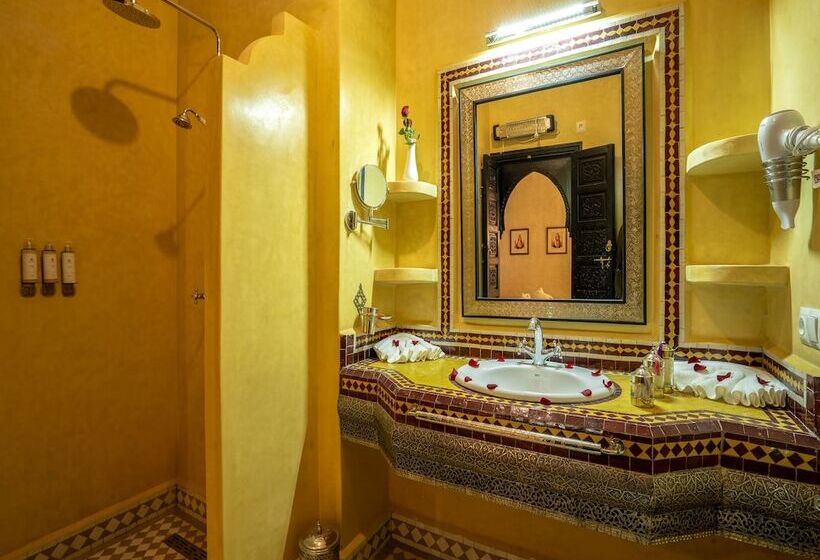 デラックスルーム, Riad Almisk