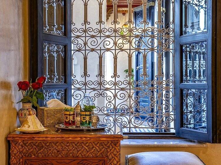 デラックスルーム, Riad Almisk