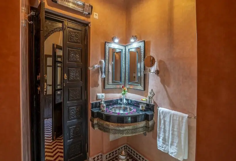 اتاق سوپریور سه تخته, Riad Almisk