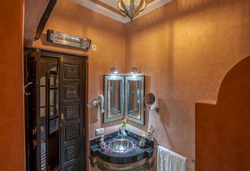اتاق سوپریور سه تخته, Riad Almisk