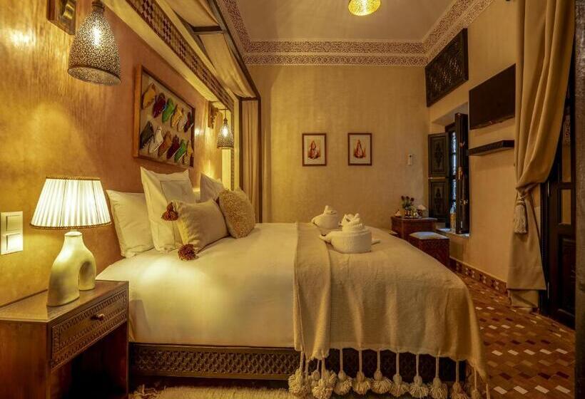 デラックスルーム, Riad Almisk