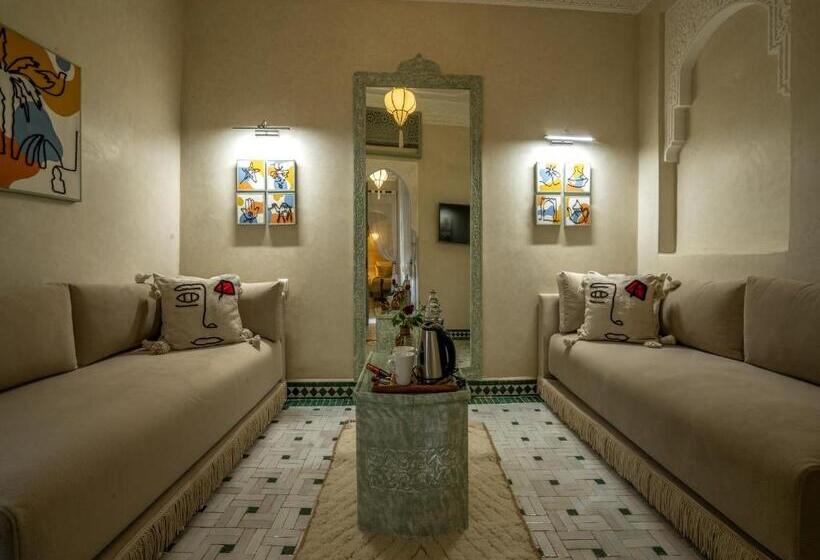 سوییت, Riad Almisk