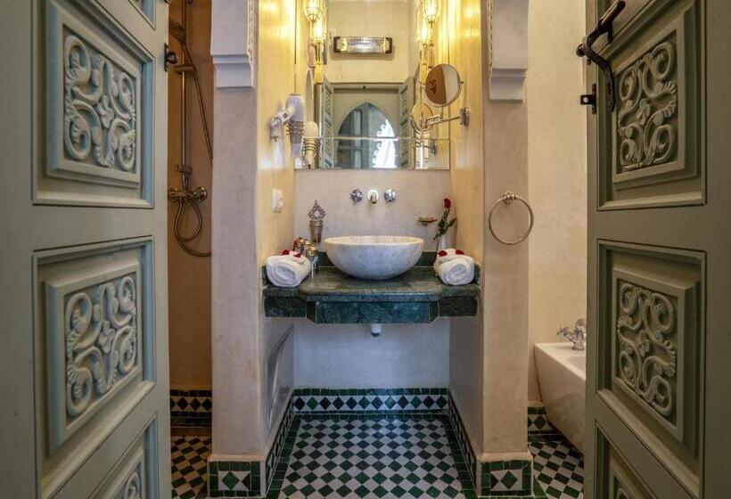 سوییت, Riad Almisk