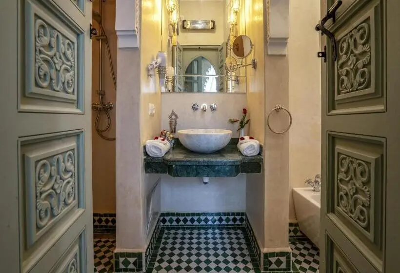 سوییت, Riad Almisk
