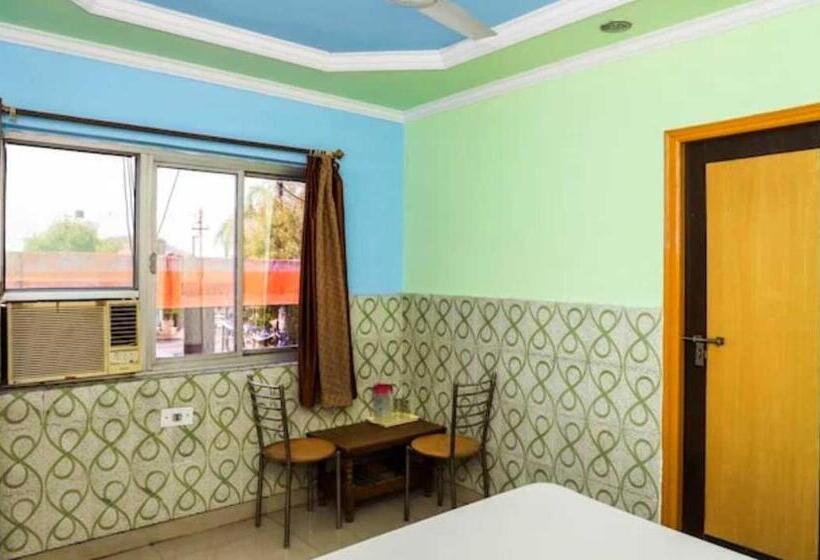 Quarto Triplo Clássico, Pop Hotel Nand Palace