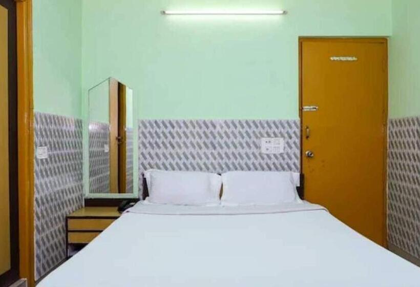 Quarto Triplo Clássico, Pop Hotel Nand Palace