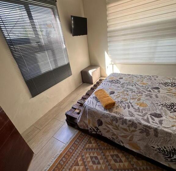 غرفة أساسية, Shazz Bed & Breakfast