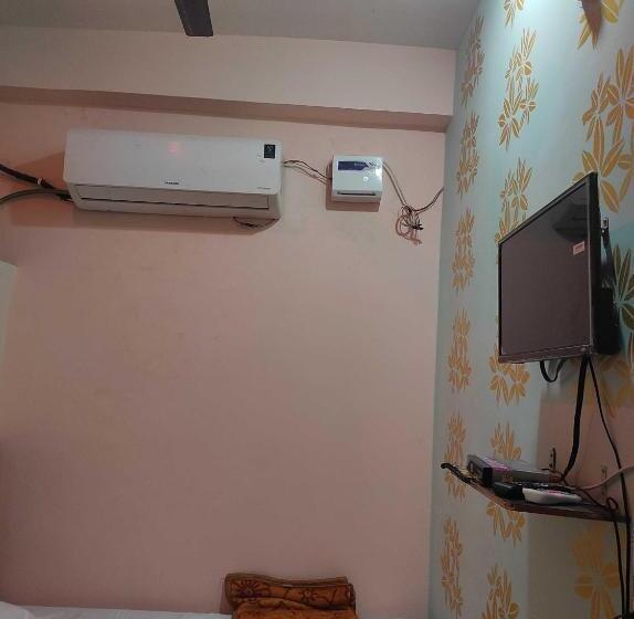 اتاق کلاسیک سه تخته, Spot On Hotel Relax Inn