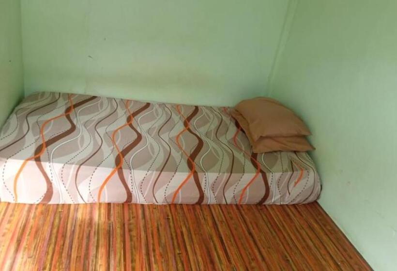 バスルーム共有のシングルスタンダード, Bun Kost