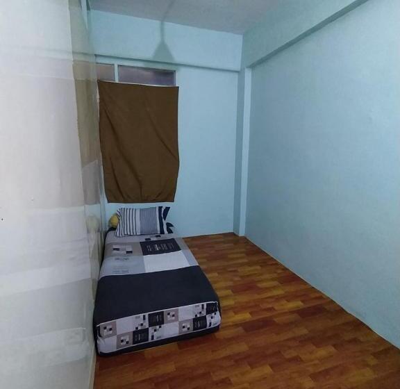 バスルーム共有のシングルスタンダード, Bun Kost