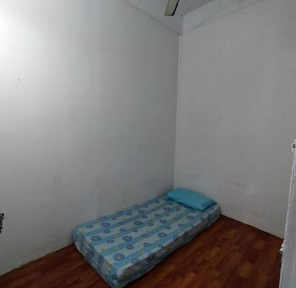 标准单人间共用浴室, Bun Kost