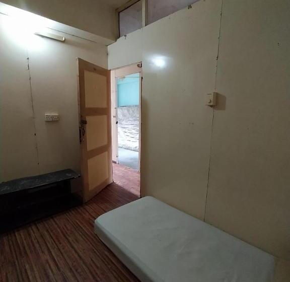 バスルーム共有のシングルスタンダード, Bun Kost