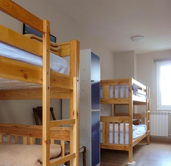 سرير فى غرفة مشتركه, Albergue San Nicolas
