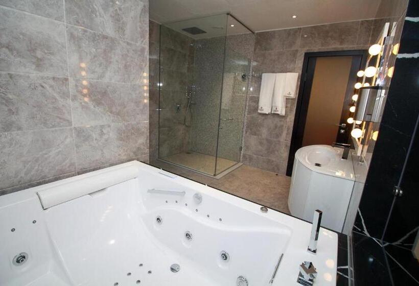 Президентский Люкс, D Avenue Boutique Hotel Accra