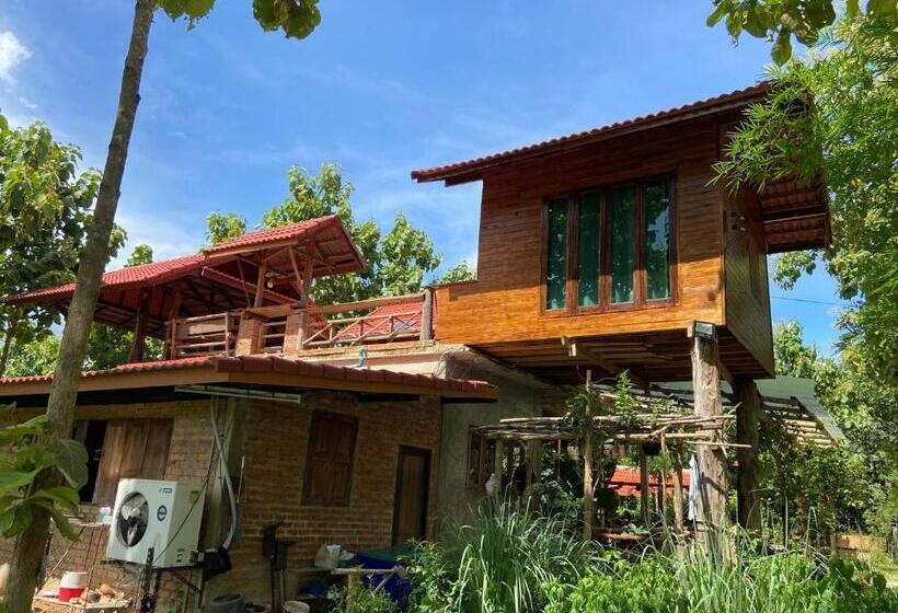 Basic Triple Occupancy Room, ณ ไร่ขวัญน่าน ฟาร์มสเตย์