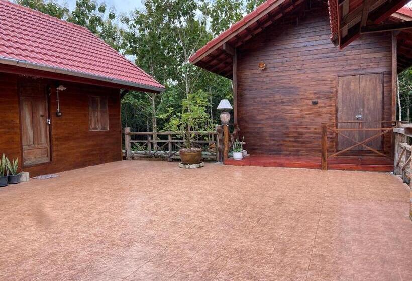 Basic Triple Occupancy Room, ณ ไร่ขวัญน่าน ฟาร์มสเตย์