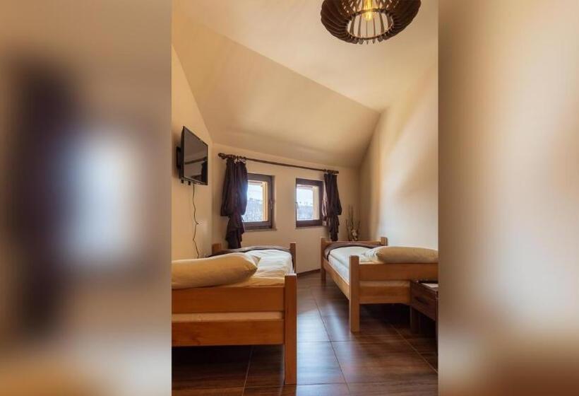 اتاق استاندارد, N Bjeshke Te Guri I Zi