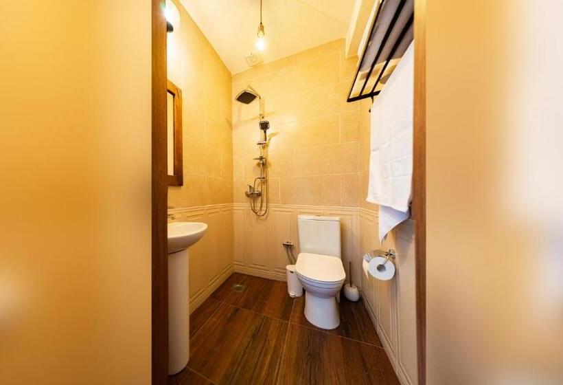 اتاق عادی, N Bjeshke Te Guri I Zi