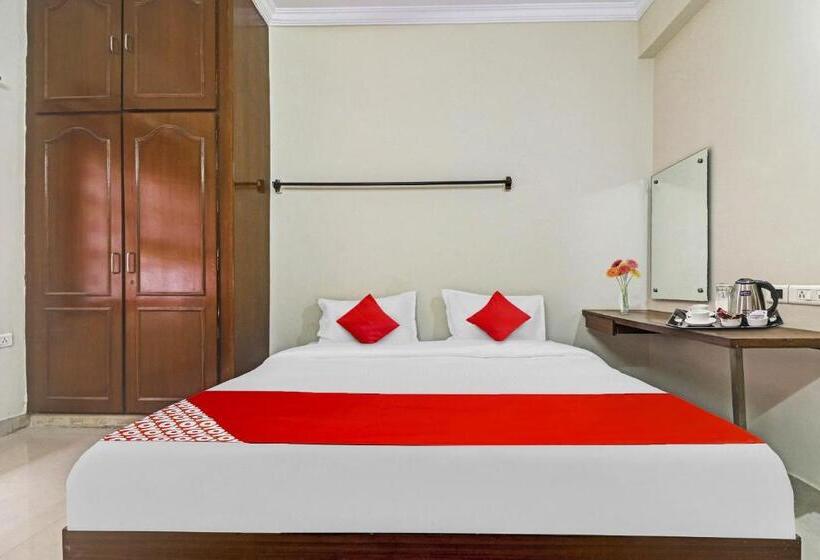 חדר קלאסי לשלושה, Oyo Altima Suites Near Ayyapa Society