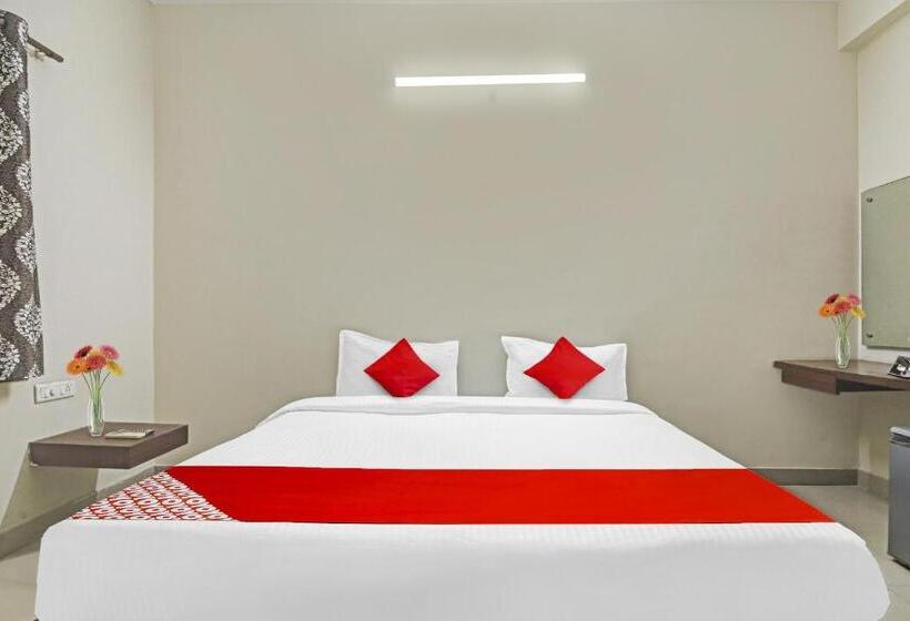 חדר קלאסי לשלושה, Oyo Altima Suites Near Ayyapa Society