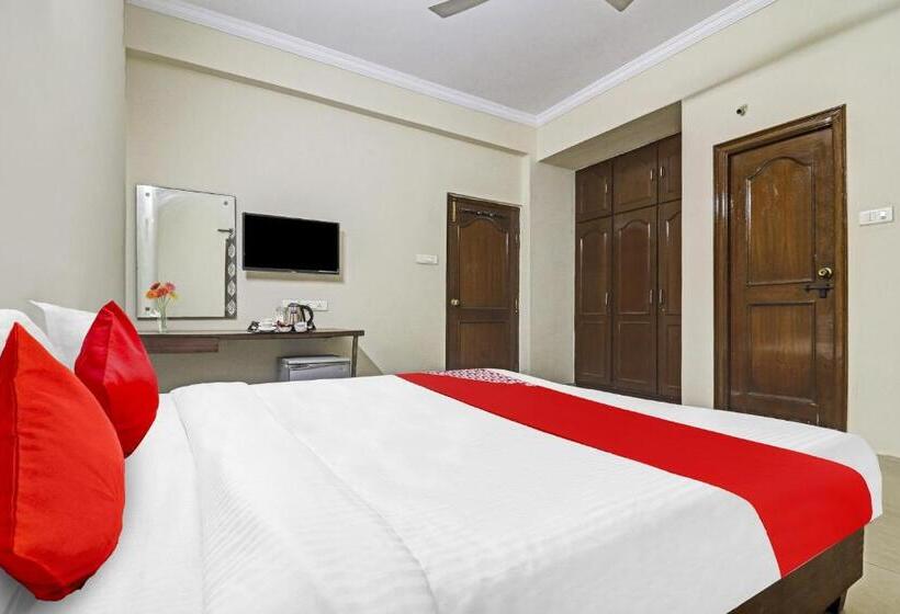 חדר קלאסי לשלושה, Oyo Altima Suites Near Ayyapa Society