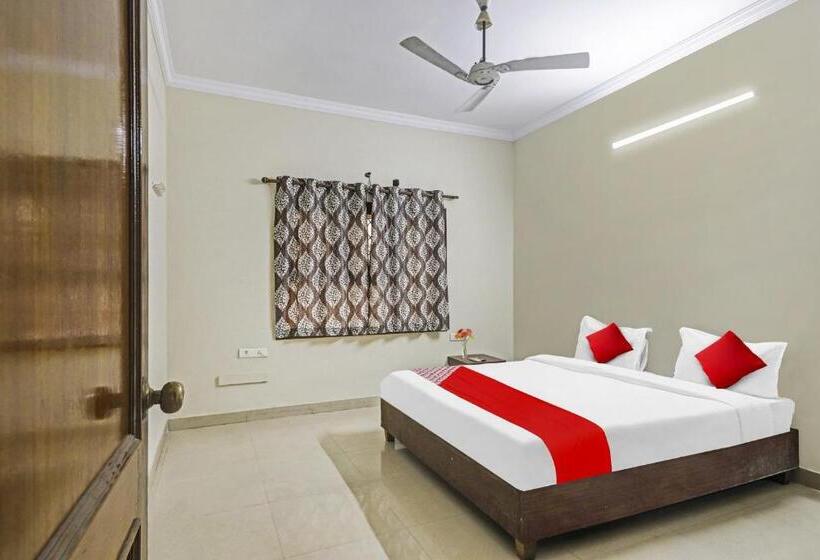 חדר קלאסי לשלושה, Oyo Altima Suites Near Ayyapa Society