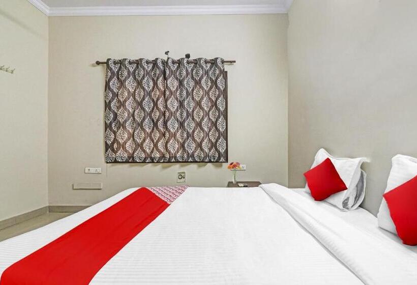 חדר קלאסי לשלושה, Oyo Altima Suites Near Ayyapa Society