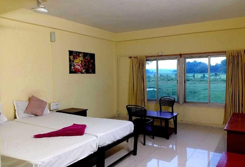 חדר דלוקס לשלושה, Spot On Kontiki Resort India