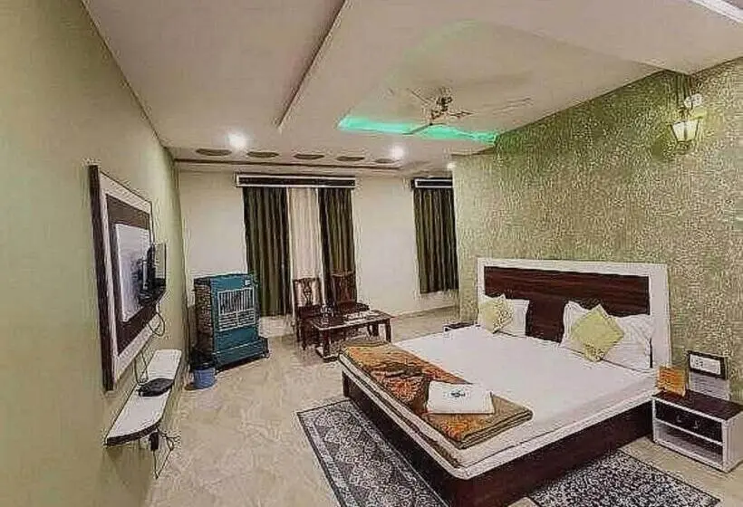 Classic Kolmen Hengen Huone, Spot On Pachmarhi Hills