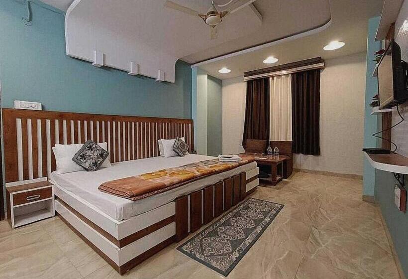 Трехместный Номер Классика, Spot On Pachmarhi Hills