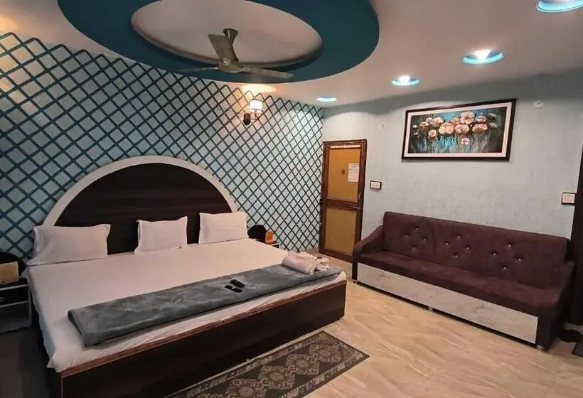 Classic Kolmen Hengen Huone, Spot On Pachmarhi Hills