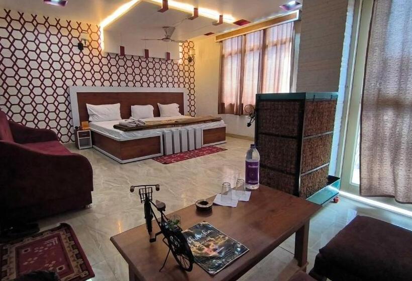 Трехместный Номер Классика, Spot On Pachmarhi Hills