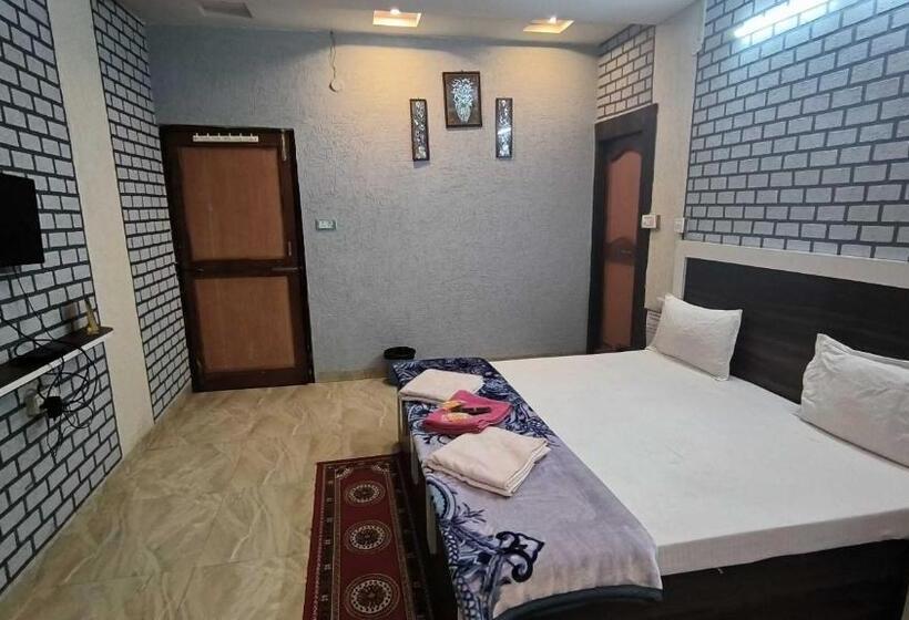 Трехместный Номер Классика, Spot On Pachmarhi Hills