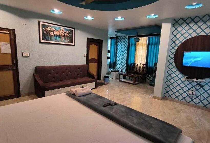 Трехместный Номер Классика, Spot On Pachmarhi Hills