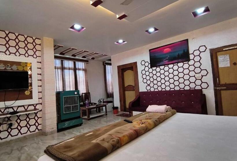 Трехместный Номер Классика, Spot On Pachmarhi Hills