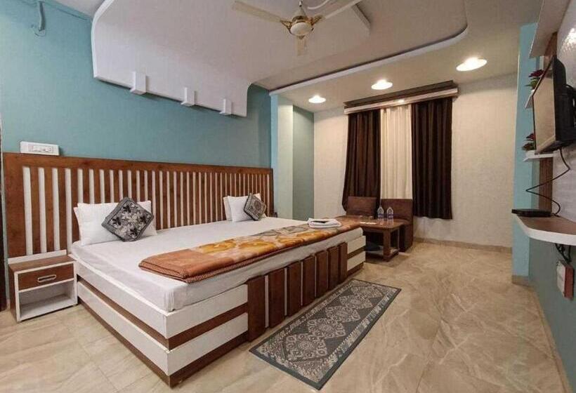 Трехместный Номер Классика, Spot On Pachmarhi Hills