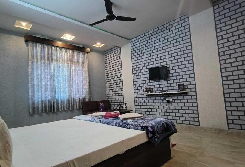 اتاق کلاسیک سه تخته, Spot On Pachmarhi Hills