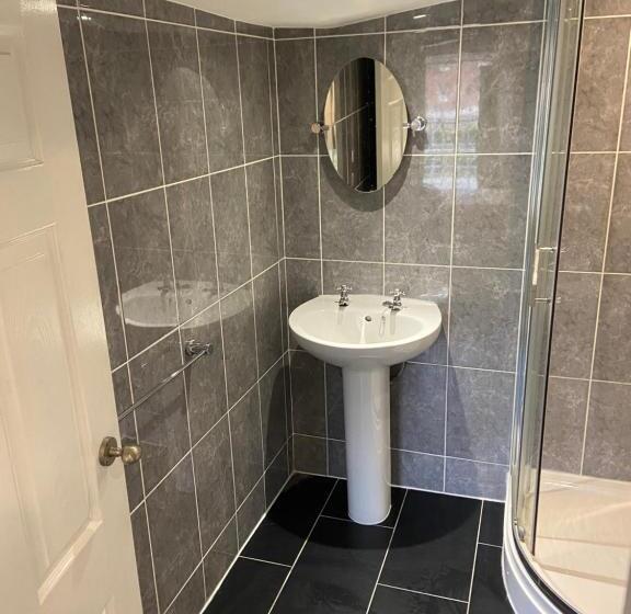 غرفة قياسية فردية, The Ram Inn