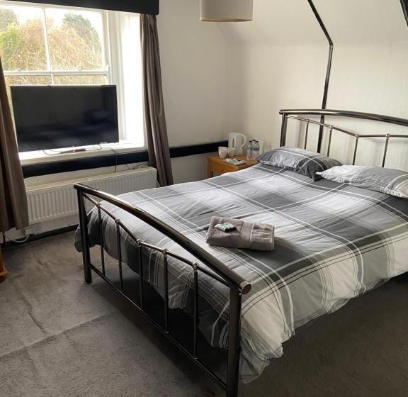 غرفة عائلية, The Ram Inn