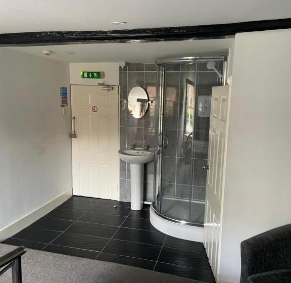 غرفة قياسية, The Ram Inn