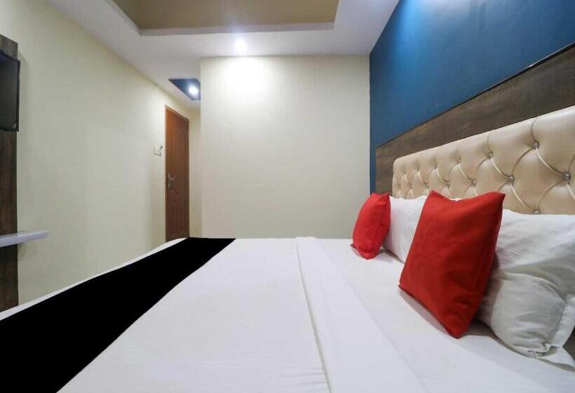 트리플 클래식 룸, Oyo Hotel Nekiram
