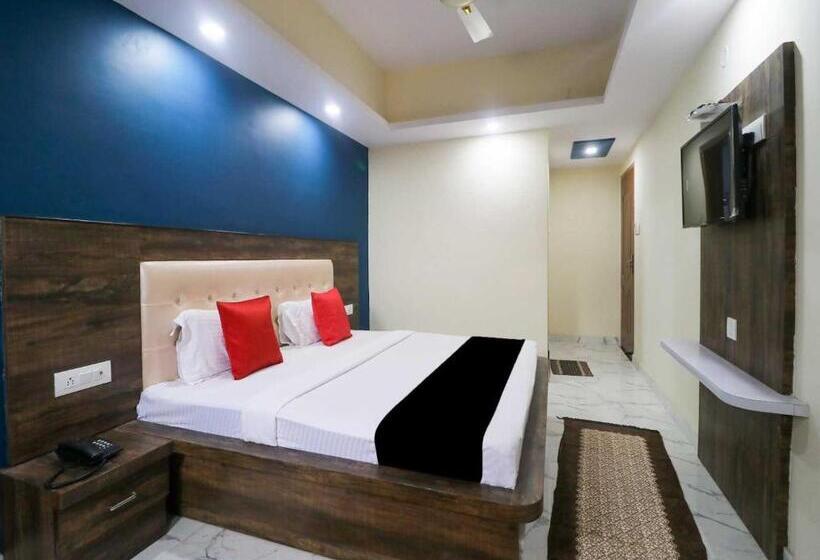 トリプルクラシックルーム, Oyo Hotel Nekiram