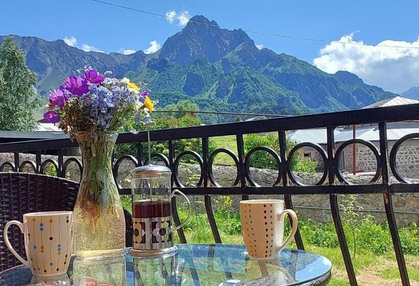 バルコニー付きスタンダードルーム, Cozy Hotel Kazbegi